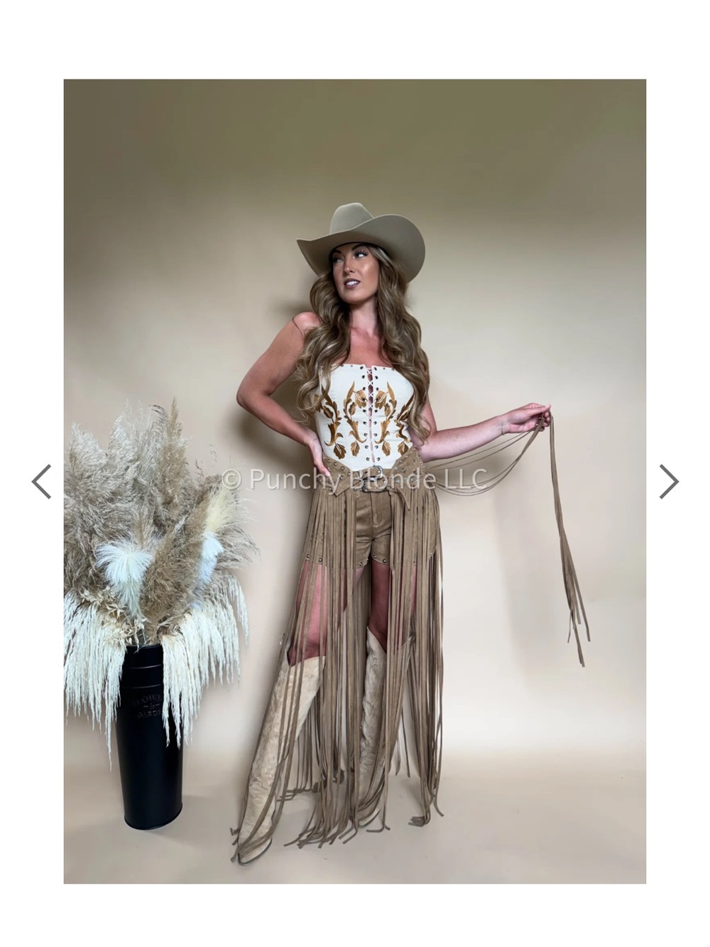 Country concert outfit. Two piece short and matching fringe belt set - Picture 2 of 8